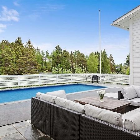 Villa Med Pool Och Bara 600M Till Havet! トローサ エクステリア 写真